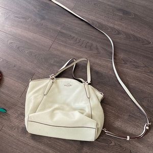 Coach bag with optional shoulder strap
